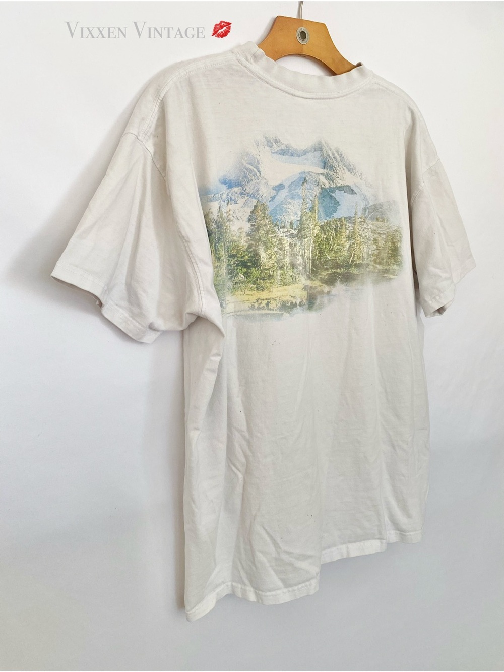 VINTAGE 1990'S DISTRESSED NATURE MOUNTAIN SCENE POCKET TEE IN VINTAGE WHITE